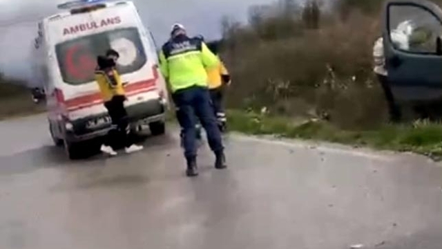 İki araç kafa kafaya çarpıştı: 1 ölü, 4 yaralı