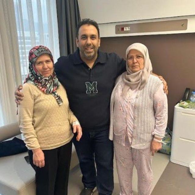 İki kız kardeş kanseri aynı gün yendi