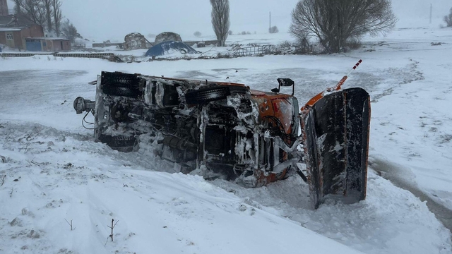 Tuzlama aracı kayarak yoldan çıktı