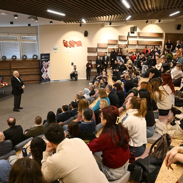 Anadolu Üniversitesi'nde öğrencilere iletişimin altın kuralları anlatıldı