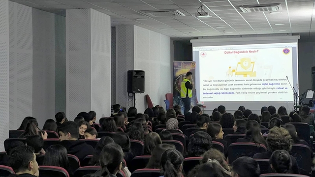 Mardin'de jandarmadan öğrencilere siber farkındalık eğitimi