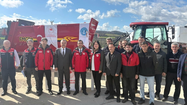 Çanakkale'de katı gübre dağıtma makinaları işletmelere teslim edildi
