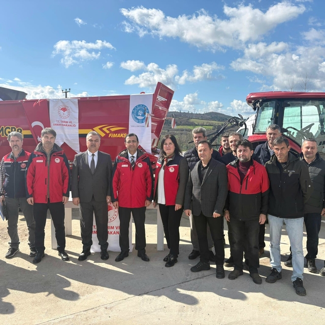 Çanakkale'de katı gübre dağıtma makinaları işletmelere teslim edildi