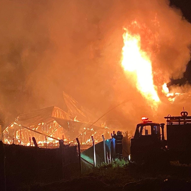 Bağ evinde çıkan yangın diğer bağ evine de sıçradı