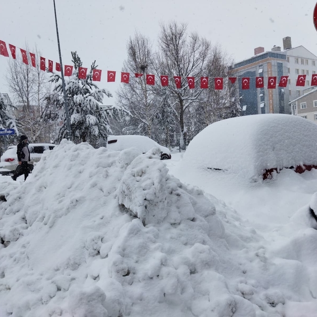 Ardahan'da 132 köy yolu ulaşıma kapandı