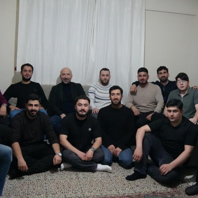 Başkan Arıkan sahurda gençlerle buluştu, kendi elleriyle menemen yaptı