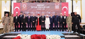 Vali Akkoyun, Midyat'ta vatandaşlarla iftarda bir araya geldi