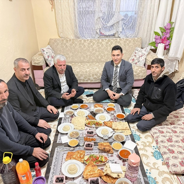 Kaymakam Karataş, vatandaşların iftar sofralarına misafir oldu