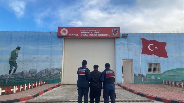 Jandarma hapis cezasıyla aranan şahsı yakaladı