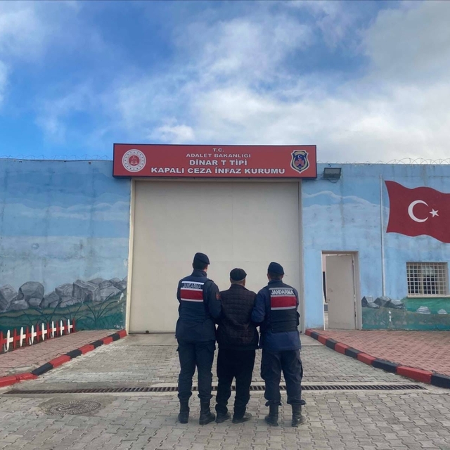 Jandarma hapis cezasıyla aranan şahsı yakaladı
