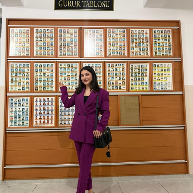 Avrupa ve dünya şampiyonu Erivan Barut, mezun olduğu okulda öğrencilerle bu...