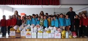 Minik yüreklerden büyük dayanışma
İlkokul öğrencileri, harçlıklarıyla hazır...