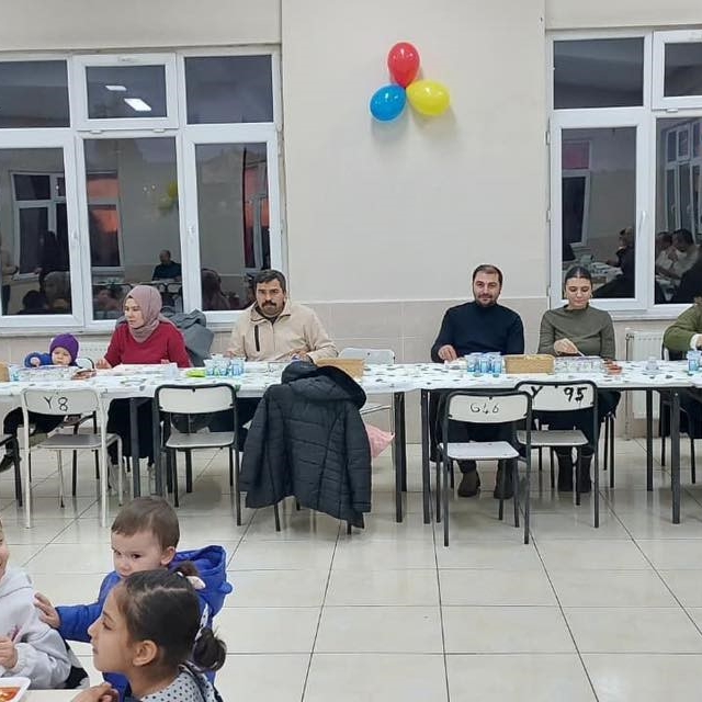 Dumlupınar Kaymakamı Teltik, minik öğrencilerle iftar sofrasında buluştu