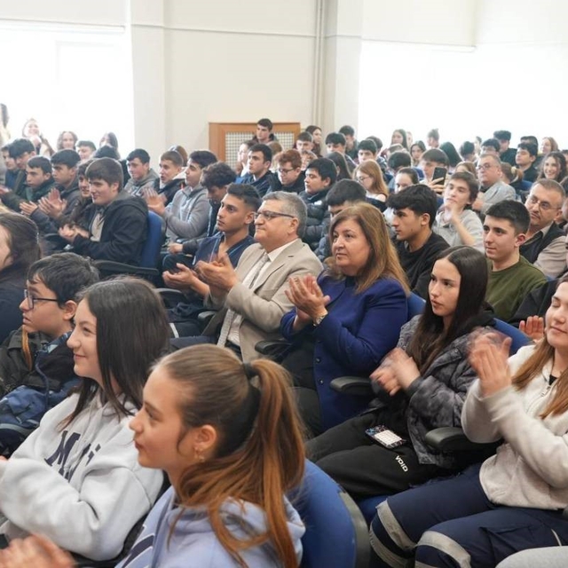 Sinop'ta öğrencilerden nefes kesen münazara
