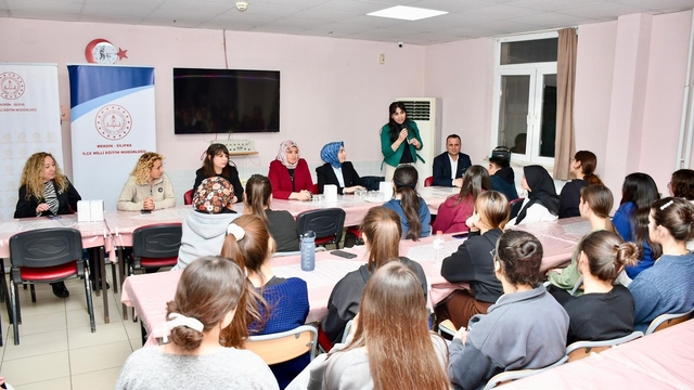 Silifke'de cumhuriyet savcıları öğrencilerle iftarda buluştu