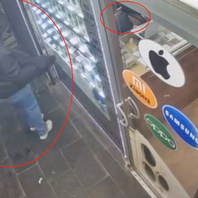 Montundan çıkardığı tabanca ile dükkana ateş açtı; saldırı kamerada