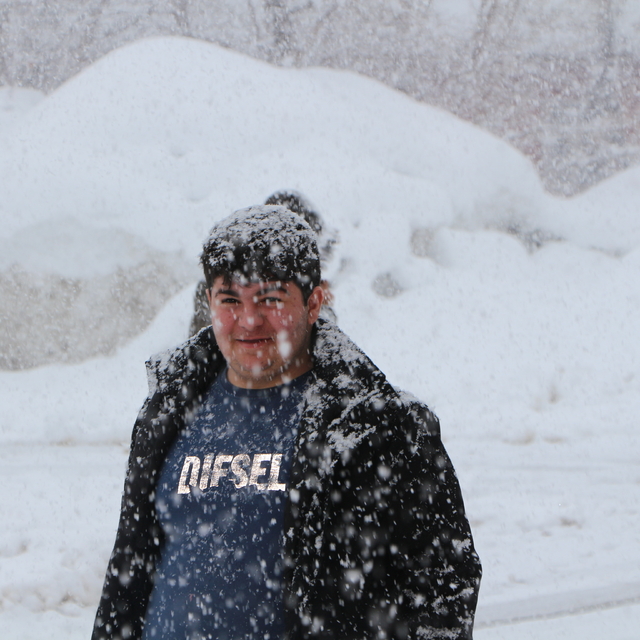 Karlıova'da kar yağışı ve tipi; 35 köy yolu kapandı