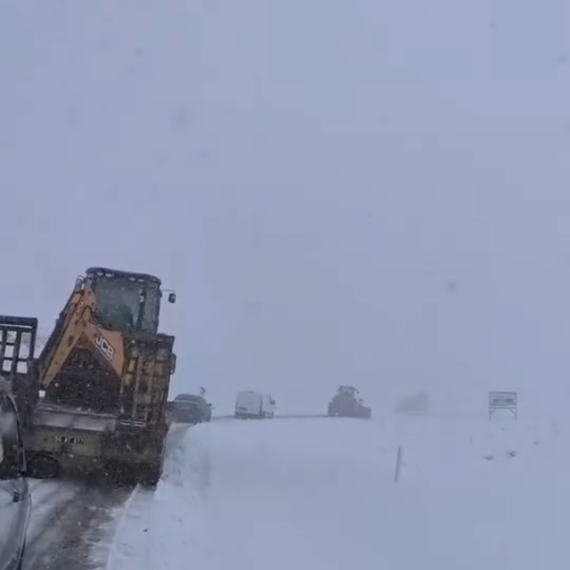Siirt'te kar yağışı; 117 köy yolu ulaşıma kapandı