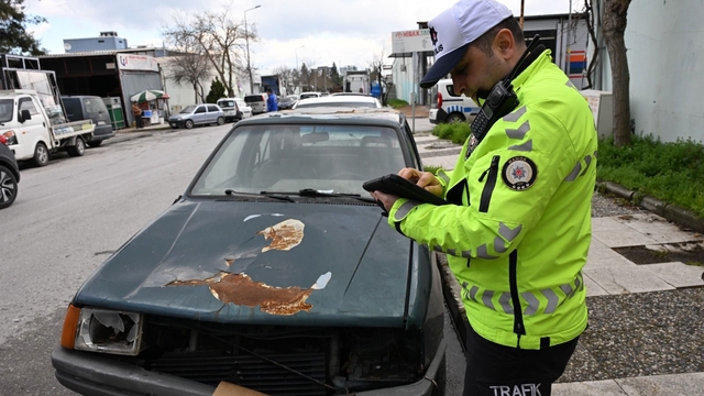 Manisa'da sahipsiz ve hurda araçlar kaldırılıyor