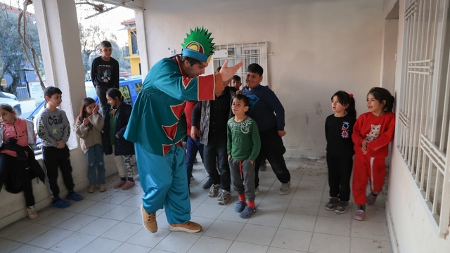 Efeler'in iftar programlarında çocuklar unutulmadı