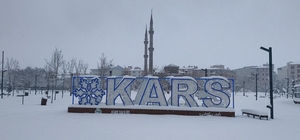 Kars'ta kar etkili oldu, kent beyaza büründü