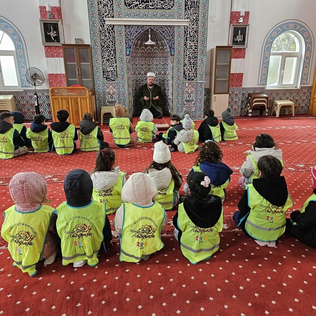 Hande Gül Anaokulu minik öğrenciler Ramazan ruhunu camide yaşadı