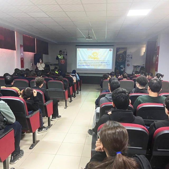 Mardin'de öğrencilere siber farkındalıK ve bilinçlendirme eğitimi verildi