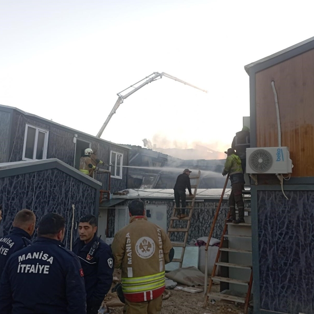İşçi konteynerinde çıkan yangın kontrol altına alındı