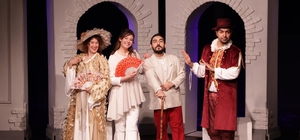 Merkezefendi Kent Tiyatrosu yeni oyunu 'Biz Aşık Değiliz' ile sahnede