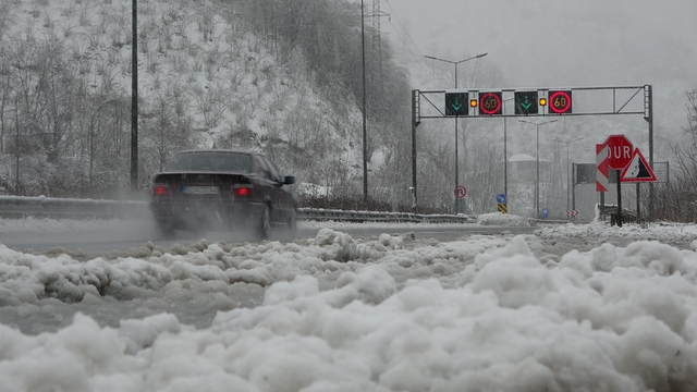 Samsun-Ordu karayolunda kar yağışı