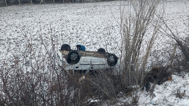Yozgat'ta direksiyon hakimiyeti kaybedilen araç takla attı