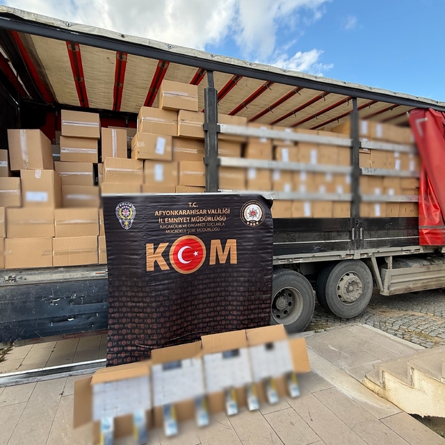 Polis 6 milyon 500 bin adet kaçak boş makaron ele geçirdi