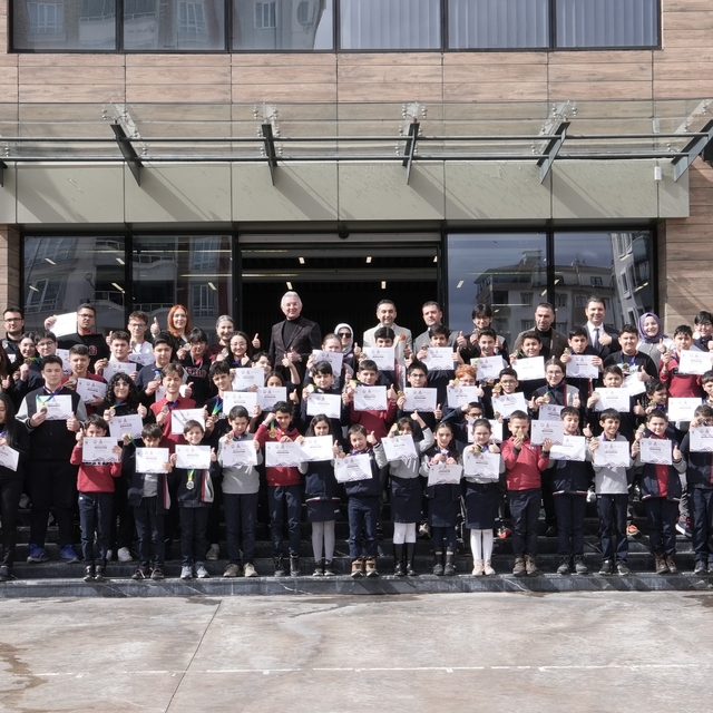 Erdem Koleji'nden AMO'da 74 madalya ile zirvede