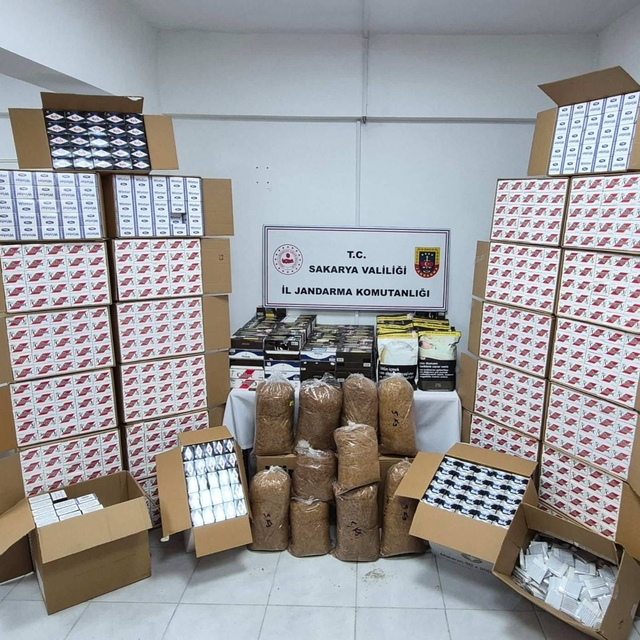 Sakarya'da jandarmadan kaçak tütün baskını: 4 gözaltı