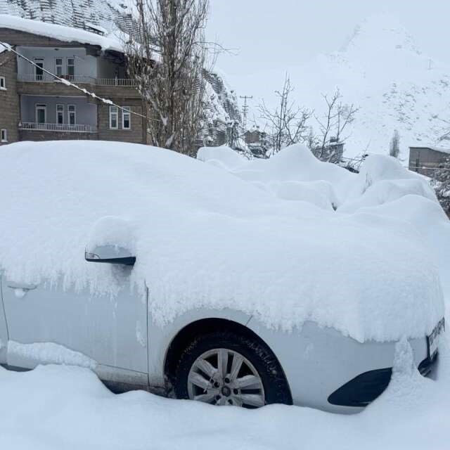 Hakkari'de 210 yerleşim yerinin yolu kapandı
