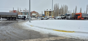 GÜNCELLEME - Kar ve tipi nedeniyle kapanan Sivas-Malatya kara yolu ulaşıma açıldı