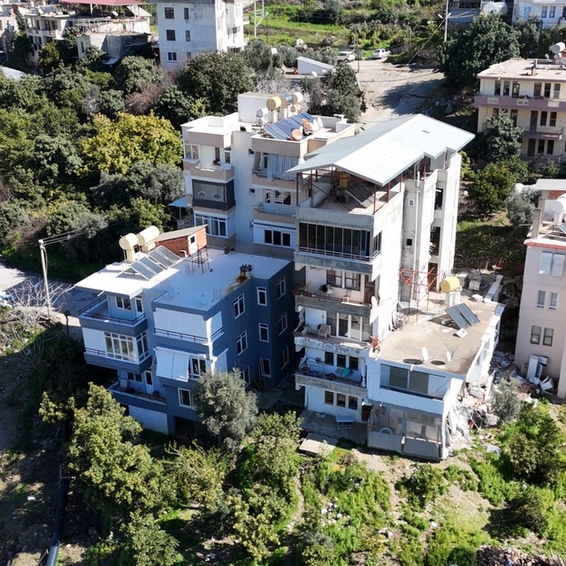 Alanya'da 3 bina tedbir amaçlı tahliye edildi
Heyelan bölgesi ilan edilen s...