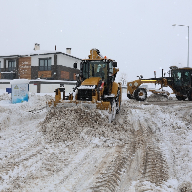 Aziziye'de karla mücadele seferberliği