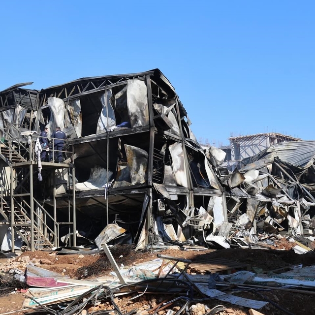 Başkan Şimşek'ten yangın çıkan TOKİ şantiyesinde inceleme