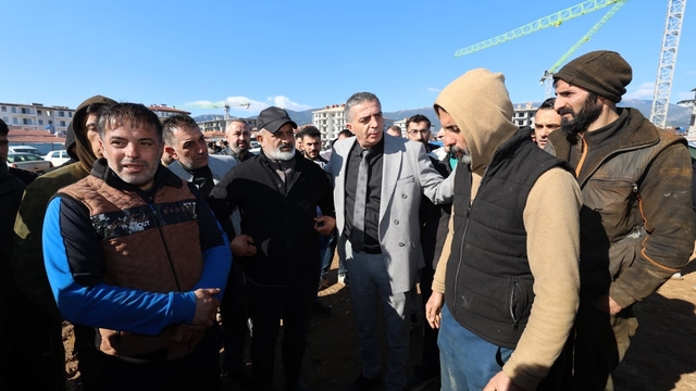 Başkan Şimşek'ten yangın sonrası işçilere ziyaret