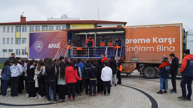 Deprem Simülasyon Tırı Atakum'da