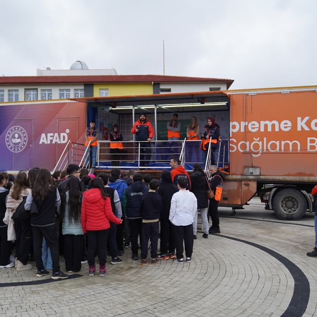 Deprem Simülasyon Tırı Atakum'da