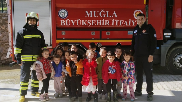 Miniklere yangın güvenliği eğitimi