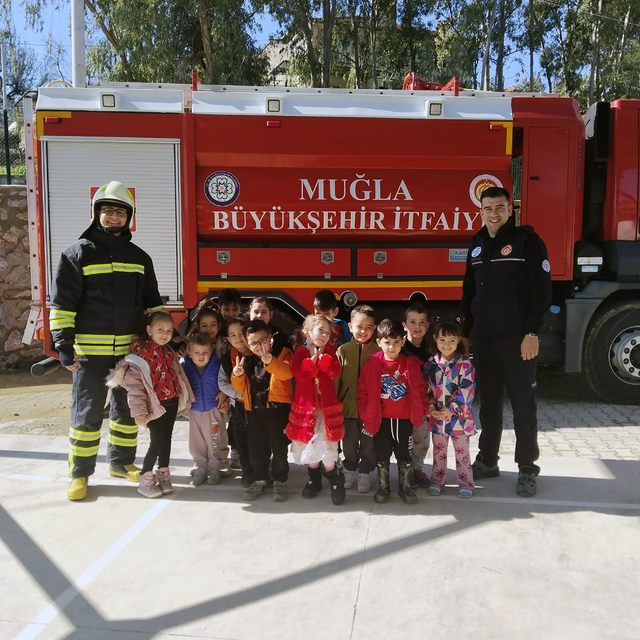 Miniklere yangın güvenliği eğitimi