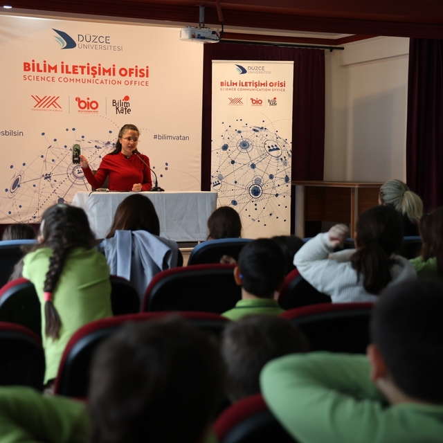 Bilim Kafe bu kez minik kalplere konuk oldu