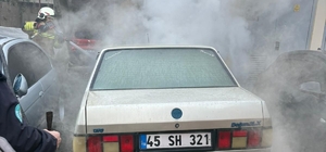 Salihli'de yangın paniği: Park halindeki 2 otomobil yandı