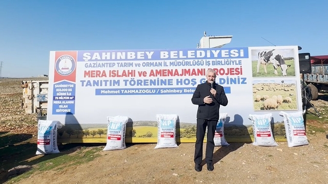Şahinbey Belediyesi 75 milyon metrekarelik mera alanını gübreledi