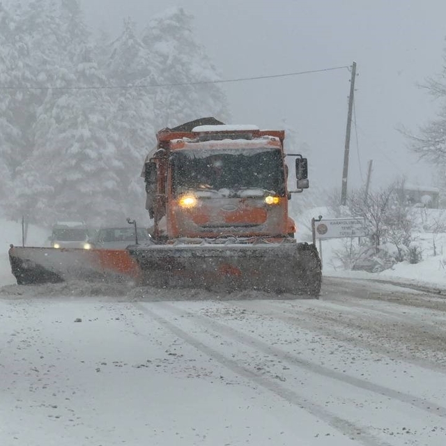 Ahmetusta geçidi'nde kar mesaisi: Ekipler seferber oldu
Kar yağışı ulaşımda...