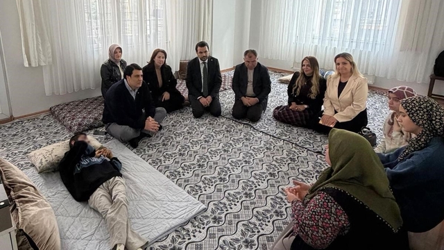 Yılmaz'dan çocuklara moral ziyareti