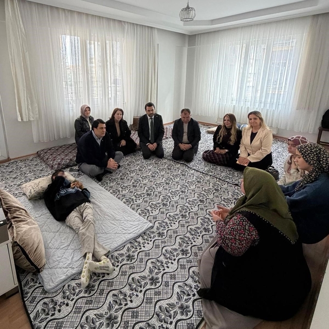 Yılmaz'dan çocuklara moral ziyareti